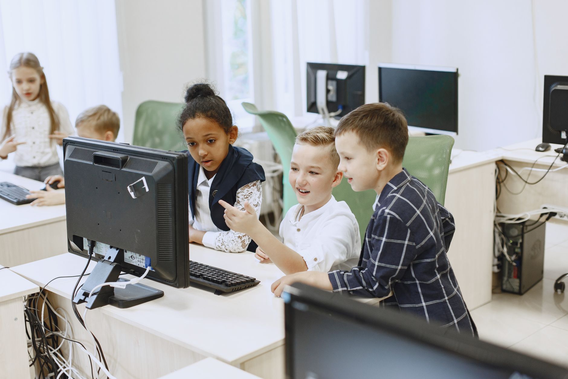Attendance Tech Showdown: RFID vs QR vs AI for Indian Schools