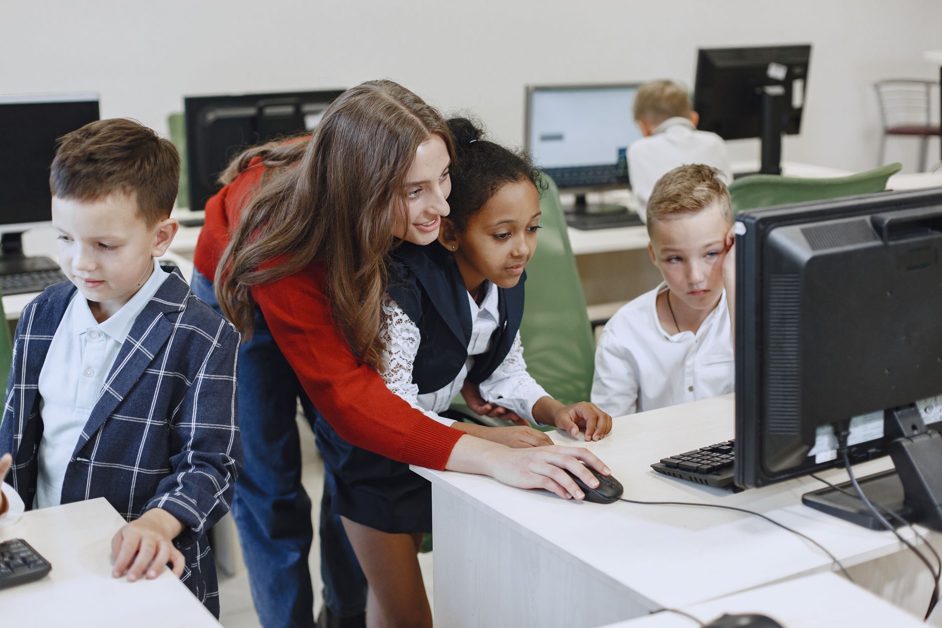 How to Choose the Right Attendance System for Multi-Grade Schools