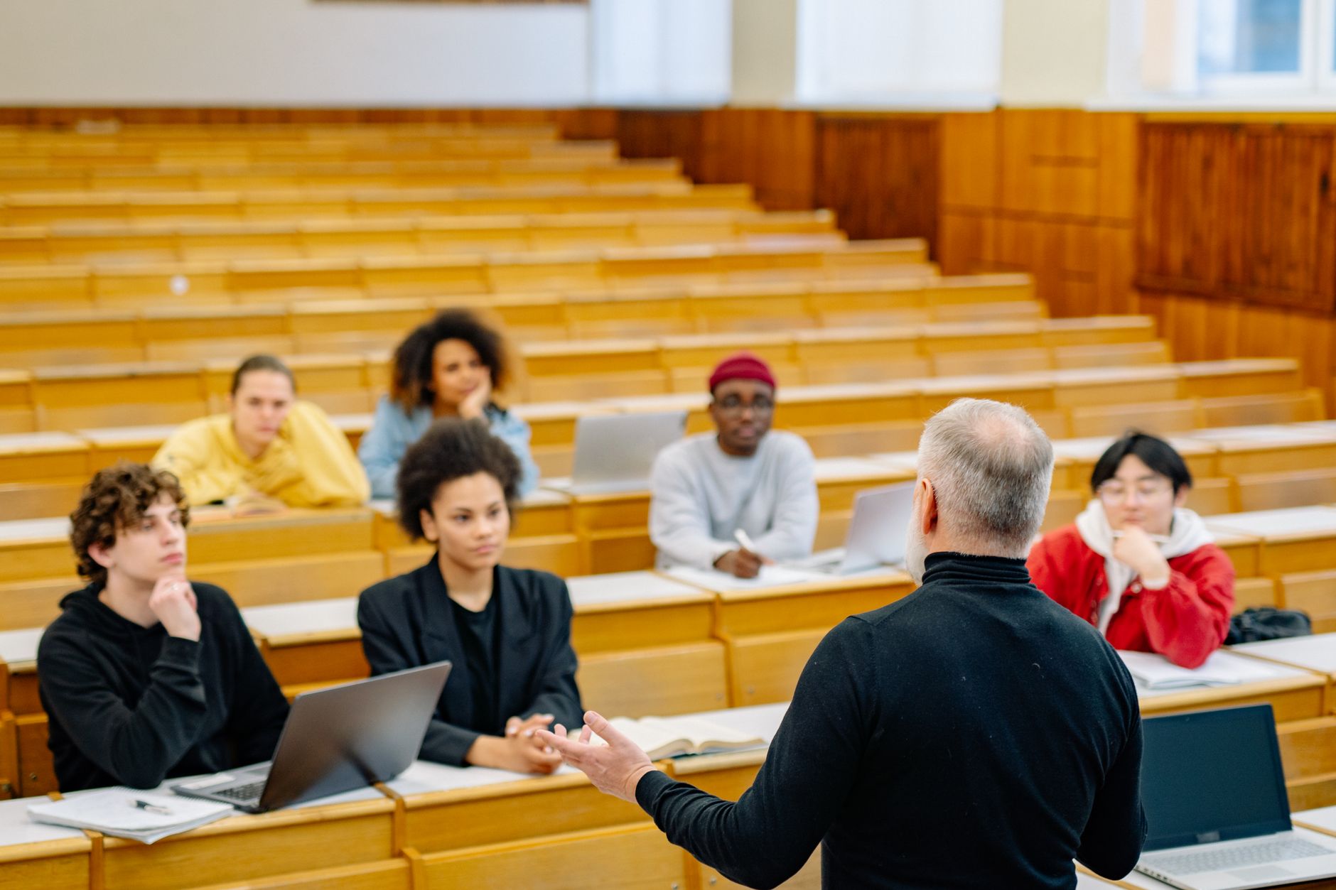 Lecture-Hall Attendance Drops: Fix the Faculty Gap in 2026